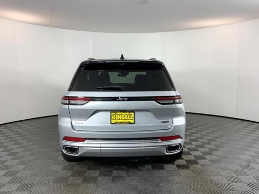 2022 Jeep Grand Cherokee Summit