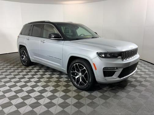 2022 Jeep Grand Cherokee Summit