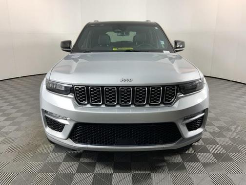 2022 Jeep Grand Cherokee Summit