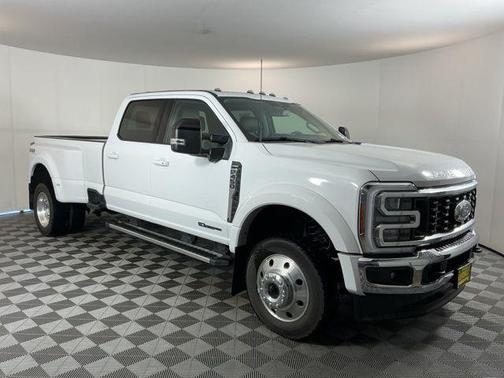 Oxford White 2025 Ford F-450 Lariat