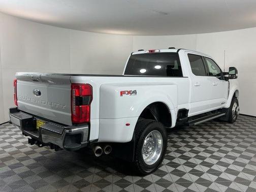 Oxford White 2025 Ford F-450 Lariat