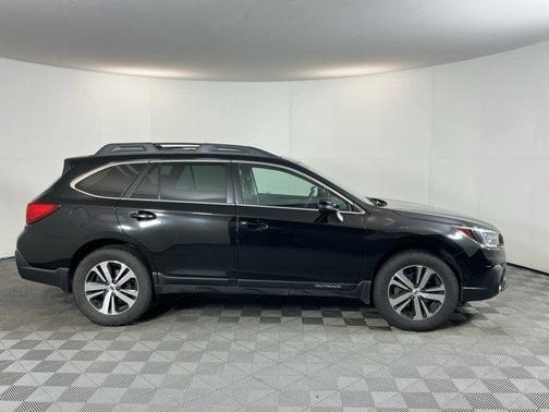 Crystal Black Silica 2019 Subaru Outback 2.5i Limited