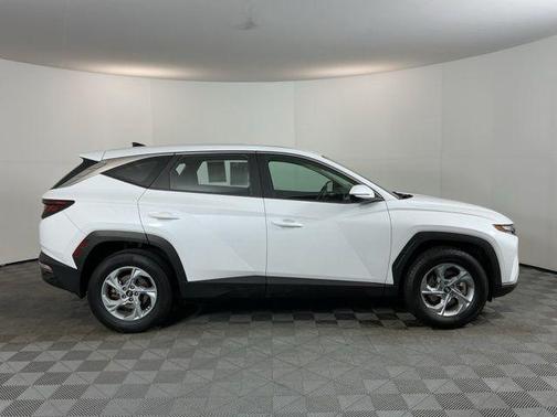 Quartz White 2022 Hyundai TUCSON SE
