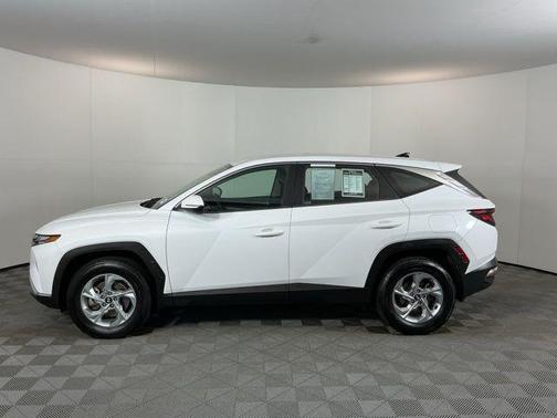 2022 Hyundai TUCSON SE