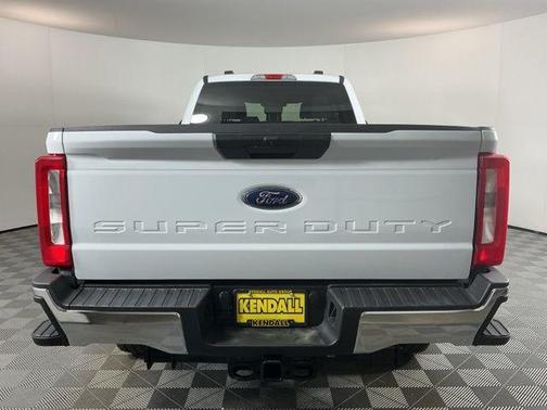 Oxford White 2023 Ford F-350 XLT