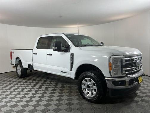 Oxford White 2023 Ford F-350 XLT