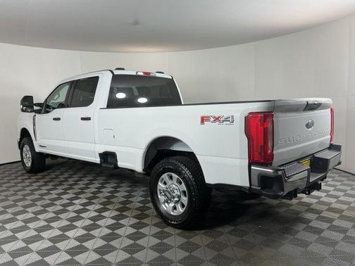 Oxford White 2023 Ford F-350 XLT