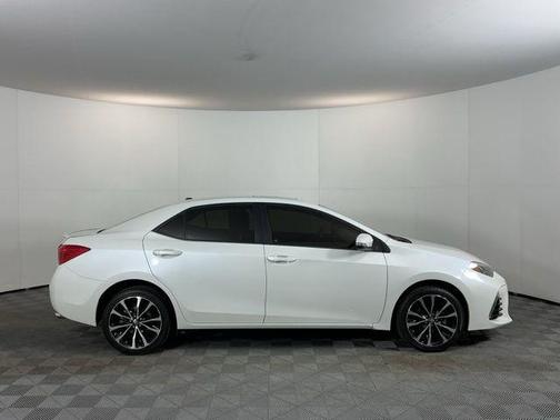 Blizzard Pearl 2017 Toyota Corolla XSE