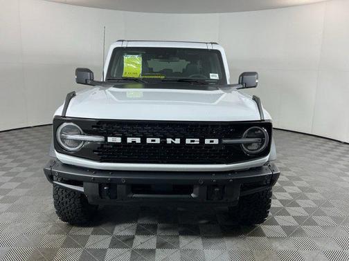 Oxford White 2025 Ford Bronco Badlands