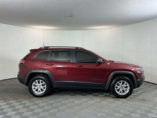 Velvet Red Pearlcoat 2019 Jeep Cherokee Trailhawk