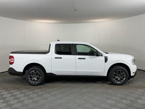 Oxford White 2022 Ford Maverick XLT
