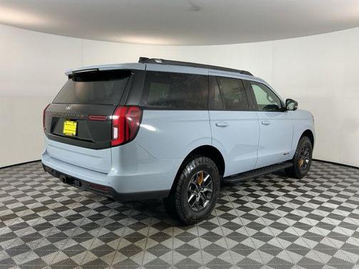 Glacier Gray Metallic Tri-Coat 2026 Ford Expedition Tremor