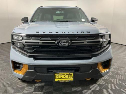 Glacier Gray Metallic Tri-Coat 2026 Ford Expedition Tremor