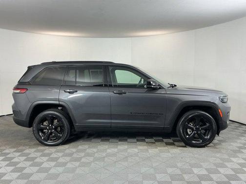 Baltic Gray Metallic Clearcoat 2024 Jeep Grand Cherokee Altitude