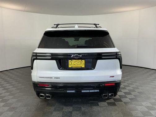 Iridescent Pearl Tricoat 2025 Chevrolet Traverse RS