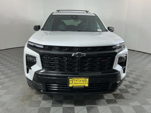 Iridescent Pearl Tricoat 2025 Chevrolet Traverse RS