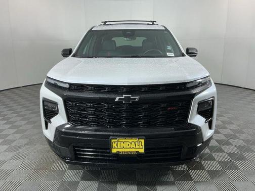 Iridescent Pearl Tricoat 2025 Chevrolet Traverse RS