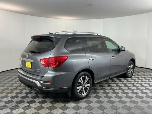 2017 Nissan Pathfinder SL