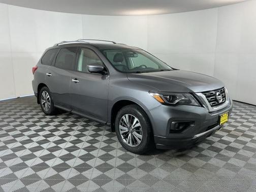 2017 Nissan Pathfinder SL