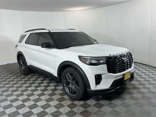 Star White Metallic Tri-Coat 2025 Ford Explorer ST