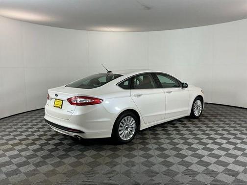 White Platinum Clearcoat Metallic 2016 Ford Fusion Hybrid SE