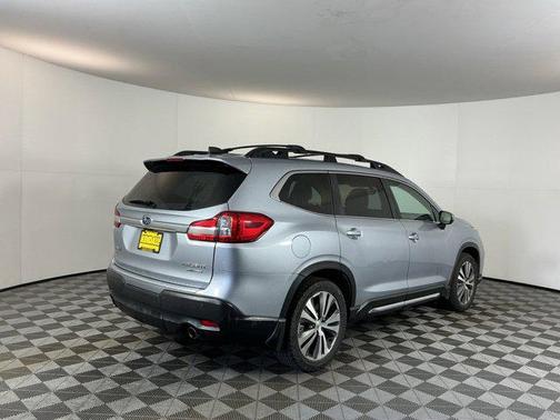 Ice Silver Metallic 2022 Subaru Ascent Limited 7-Passenger