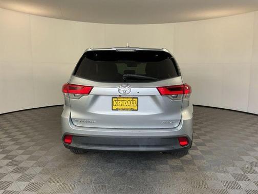 Celestial Silver Metallic 2017 Toyota Highlander XLE