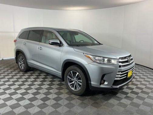 Celestial Silver Metallic 2017 Toyota Highlander XLE