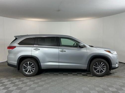 Celestial Silver Metallic 2017 Toyota Highlander XLE