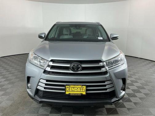 Celestial Silver Metallic 2017 Toyota Highlander XLE