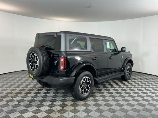 Shadow Black 2025 Ford Bronco Outer Banks