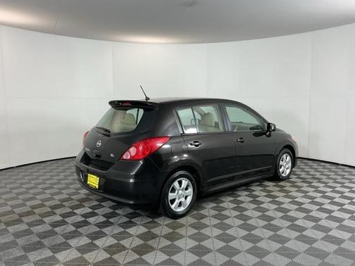 2011 Nissan Versa 1.8 SL