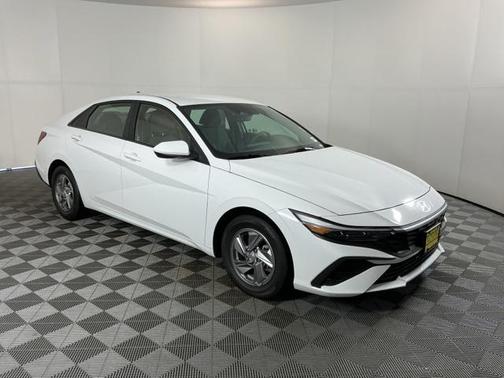 2024 Hyundai ELANTRA SE