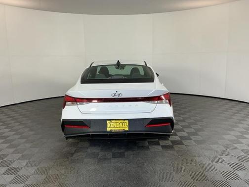 2024 Hyundai ELANTRA SE