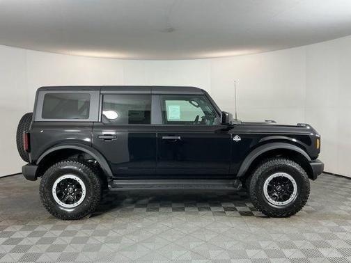 Shadow Black 2026 Ford Bronco Outer Banks