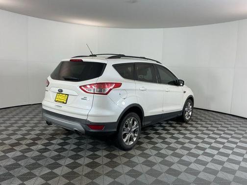 White Platinum 2014 Ford Escape SE