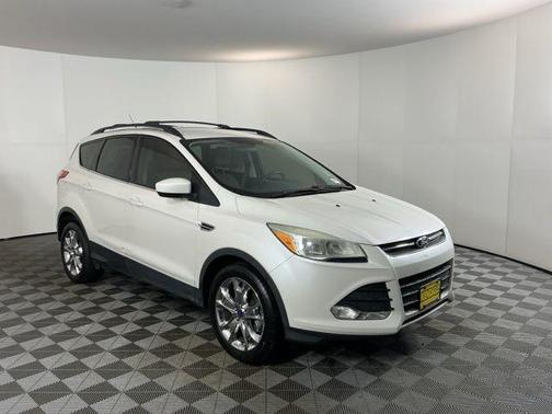 White Platinum 2014 Ford Escape SE