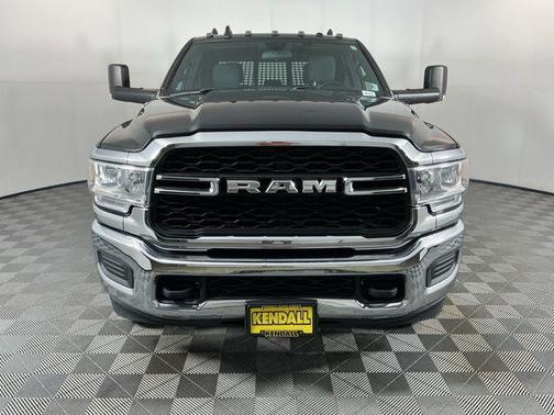 Diamond Black Crystal Pearlcoat 2021 RAM 3500 Tradesman Crew Cab 4x4 8' Box