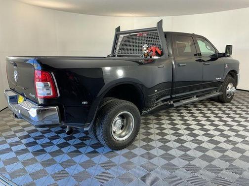 Diamond Black Crystal Pearlcoat 2021 RAM 3500 Tradesman Crew Cab 4x4 8' Box