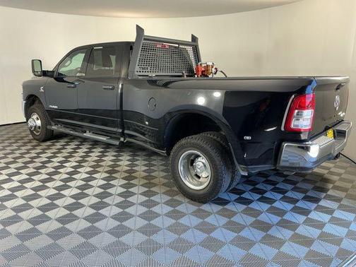 Diamond Black Crystal Pearlcoat 2021 RAM 3500 Tradesman Crew Cab 4x4 8' Box