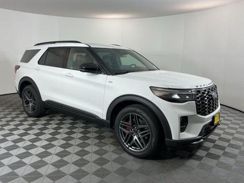 Star White Metallic Tri-Coat 2026 Ford Explorer ST-Line