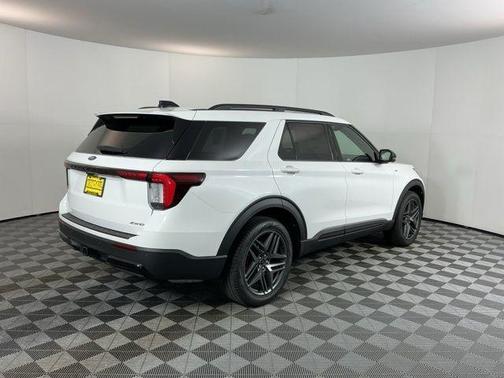 Star White Metallic Tri-Coat 2026 Ford Explorer ST-Line