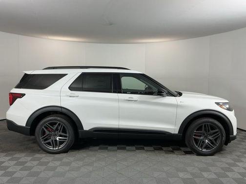 Star White Metallic Tri-Coat 2026 Ford Explorer ST-Line