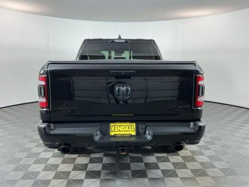 Diamond Black Crystal Pearlcoat 2024 RAM 1500 Limited