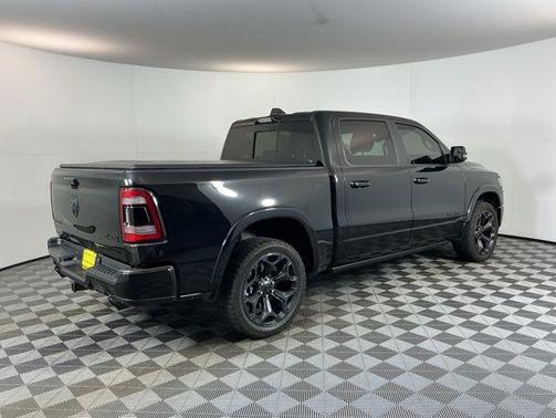 Diamond Black Crystal Pearlcoat 2024 RAM 1500 Limited