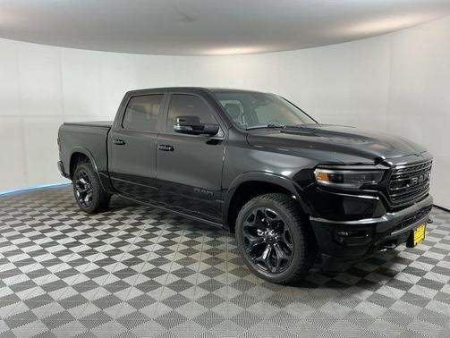 Diamond Black Crystal Pearlcoat 2024 RAM 1500 Limited