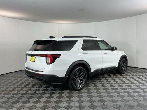 Star White Metallic Tri-Coat 2026 Ford Explorer ST-Line