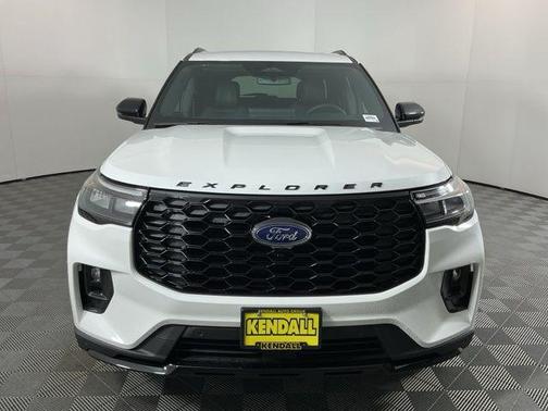 Star White Metallic Tri-Coat 2026 Ford Explorer ST-Line