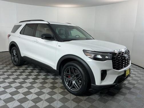 Star White Metallic Tri-Coat 2026 Ford Explorer ST-Line