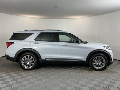 Space White Metallic 2026 Ford Explorer Platinum